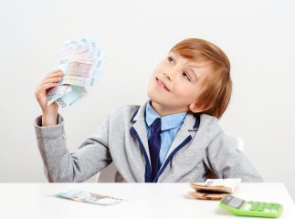 Дітям дадуть по 10 тисяч доларів, але не всім: як працюватиме економічний паспорт