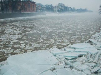 Кількакілометровий пласт криги рухається із Закарпаття в Словаччину