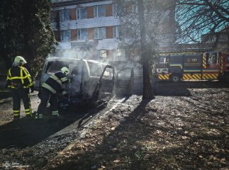 Загорівся Mercedes-Benz Vito: рятувальники розповіли про пожежу