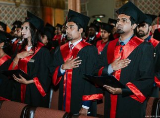 Вручення дипломів випускникам: подібного в УжНУ ще не було