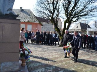 Тячівці поклали квіти до пам’ятника Тарасу Шевченку