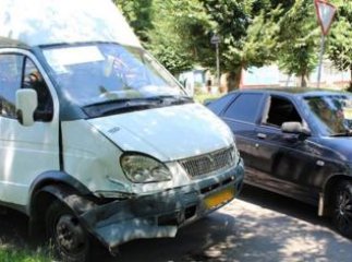 В Ужгороді маршрутка, набита людьми, потрапила в ДТП