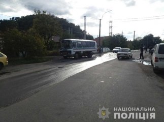 Множинні рани голови, струс мозку та перелом ребер: лікарі розповіли про стан чоловіка, який потрапив у ДТП