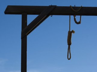 Повечеряв, пішов ніби у туалет, але знайшли повішеним у хліві...