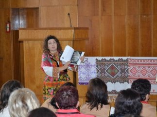 У Берегові презентували книгу про художню вишивку закарпатців