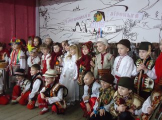 У селищі Ясіня співали старовинні та сучасні колядки. Глядачі у захваті