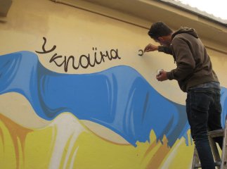 Ужгородські художники по-патріотичному розмалювали Пасаж (ФОТОФАКТ)