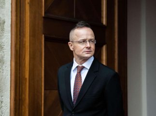 Чекає «вибуховий прийом»: очільнику МЗС Угорщини погрожують напередодні візиту в Ужгород