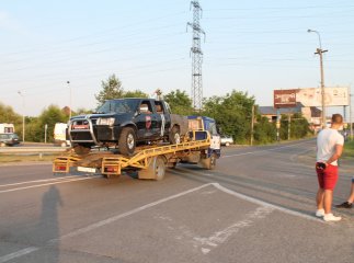 З Лавок евакуювали автомобілі з символікою "ДУК "Правий сектор"