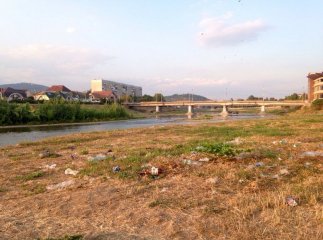 Із поверненням спеки береги Латориці знову стали засміченими