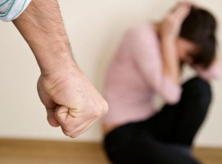 Закутав тіло у ковдру та килим: молодий чоловік через ревнощі вбив жінку