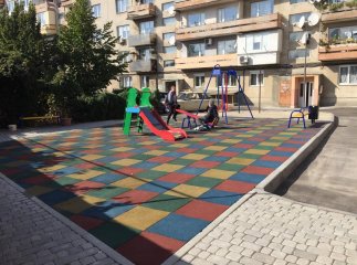 У Мукачеві завершують капремонт проїзду на вулиці Карпенка-Карого