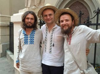 Босі мандрівники, які розпочали свою ходу з Ужгорода, зустрілись з мером Львова Андрієм Садовим