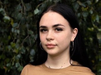 18-річна дівчина підписала контракт зі 101 бригадою ТРО і захищатиме Україну від ворога