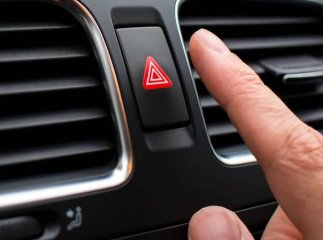 Всіх водіїв, хто блимає «аварійкою», щоб подякувати, попередили: чи буде штраф