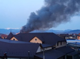 На Рахівщині кілька годин гасили пожежу