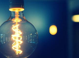 Наче в 90-х: ЗМІ повідомляють про "віялові відключення" електроенергії. "Укренерго" заперечує