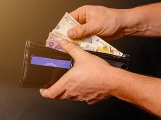 6 місяців платитимуть по 8000 гривень: кому нарахують матеріальне заохочення 6 місяців платитимуть по 8000 гривень: кому нарахують матеріальне заохочення