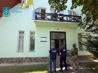 Двоє працівників відмовилися виконувати злочинні вказівки: що накоїв керівник лісництва
