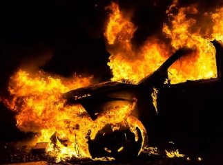 У мікрорайоні Росвигово вночі горіла машина