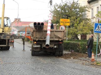 У центральній частині Берегова встановили габаритні обмежувачі для вантажівок