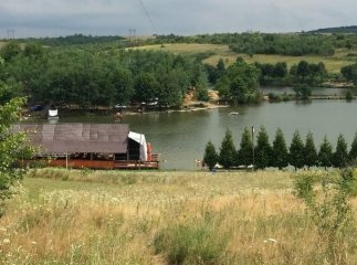 У Кленовці в Мукачівському районі на озері втопився 17-річний хлопець