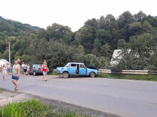 Потрійна ДТП: зіткнулися легковики і мікроавтобус