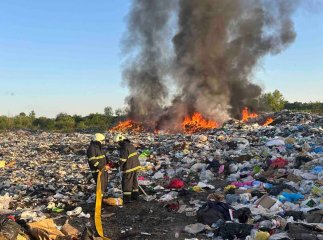 На Закарпатті горіло сміттєзвалище. Одна людина отримала опіки На Закарпатті горіло сміттєзвалище. Одна людина отримала опіки
