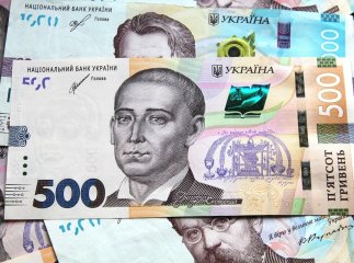 Цим українцям надійде 998 гривень на картку, але витратити треба за три місяці