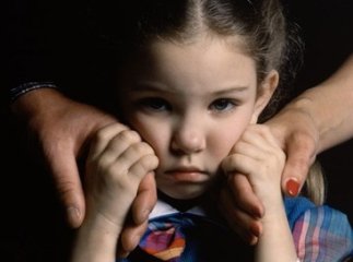 В Ужгороді жінка намагалась продати... неповнолітніх дітей