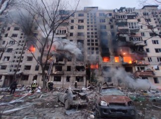 Окупанти обстріляли житловий будинок в Києві: є загиблі та поранені