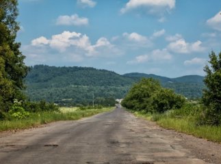 До відомого курортного села на Закарпатті почали відновлювати дорогу