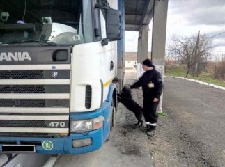Чоловік через своє бажання підзаробити втратив вантажівку