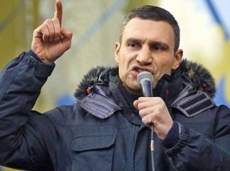 У Харкові проросійські активісти закидали Віталія Кличка яйцями і петардами