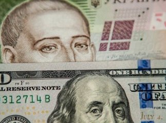 Новий рік гривня розпочала зі зміцнення