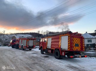 Рятувальники повідомили, що це так сильно горіло під ранок на Закарпатті