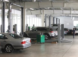 Станції техобслуговування забиті автівками, які ламаються через жахливий стан доріг