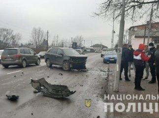 Постраждали два водії: у поліції розповіли про сьогоднішню ДТП