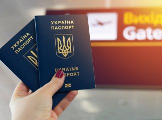 Хто може виїхати за кордон цього року: перелік всіх дозволів для чоловіків і жінок