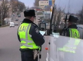 Мукачівські ДАІшники не змогли відповісти на запитання активіста "Спеціального контролю" (ВІДЕО)
