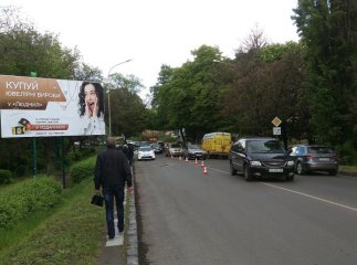 Потрійна ДТП в Ужгороді: зіткнулись дві іномарки та "Жигулі"