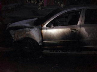 Вночі у мікрорайоні Росвигово у Мукачеві горіла "Шкода"