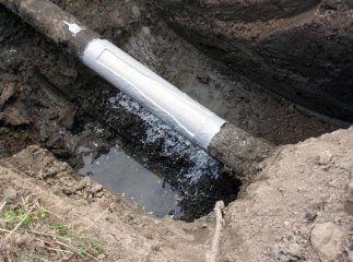 На Ужгородщині досі ліквідовують наслідки несанкціонованої врізки в нафтопровід