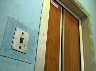 Наступного року в багатоповерхівках Мукачева капітально відремонтують 15 ліфтів: адреси