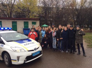 Патрульні поліцейські Ужгорода провели урок у ЗОШ №15