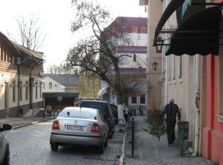 У мережі кепкують із ужгородця, який, фактично, перед Великоднем виніс із хати ялинку 