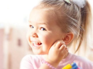 У Берегові двоє малих дівчат вкрали від чотирьохрічної "подружки" сережки