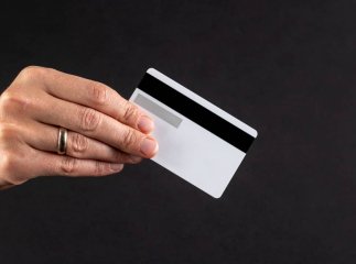 Закарпатка оформила на свою матір близько 20 кредитів