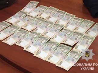 Мати 20-річного хлопця, якого підозрюють у розбійному нападі, намагалася "відкупити" сина