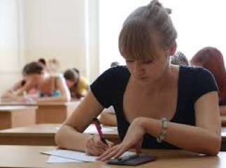 Масові акції протесту стали на заваді абітурієнтам УжНУ (ВІДЕО)